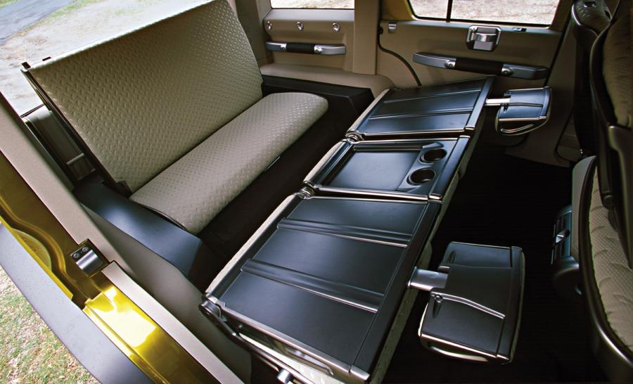  Jeep Rescue Concept 2004 года  (фото 15 из 61)